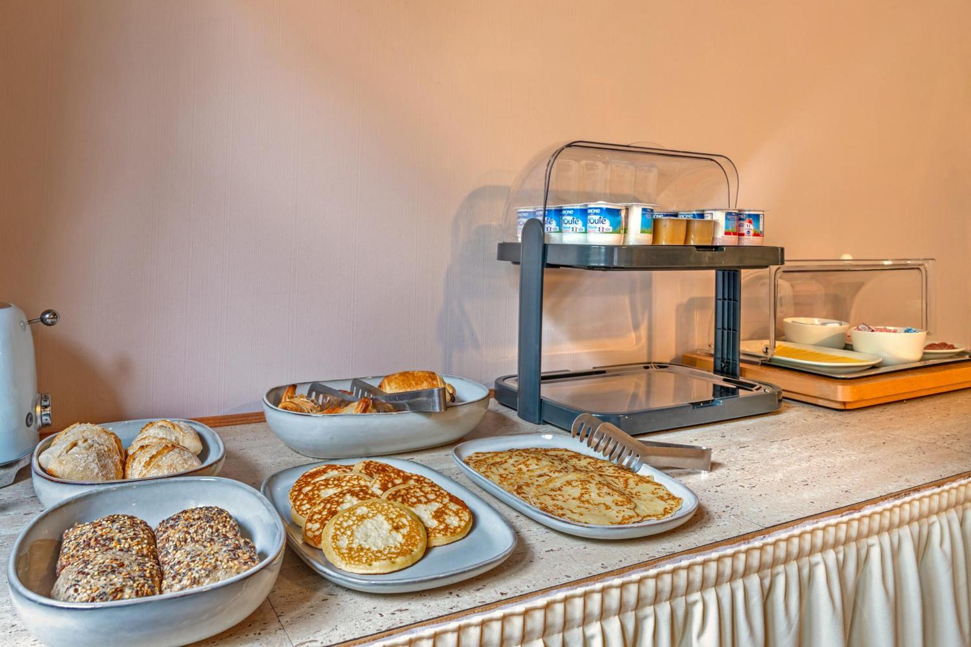 Logis Hotel De La Corniche Брест Екстериор снимка