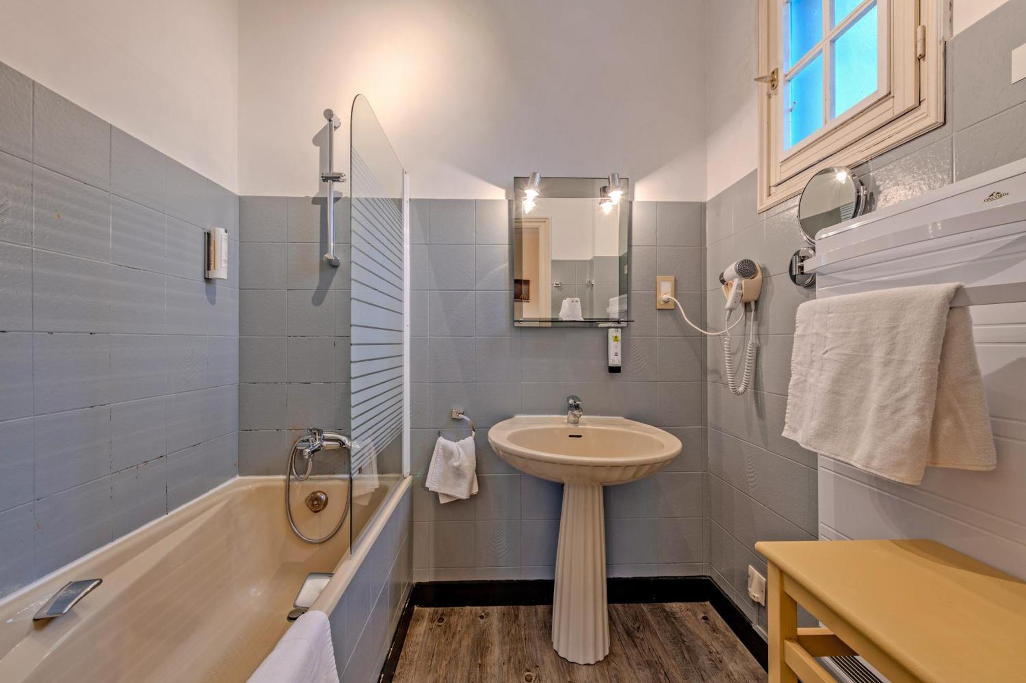 Logis Hotel De La Corniche Брест Екстериор снимка